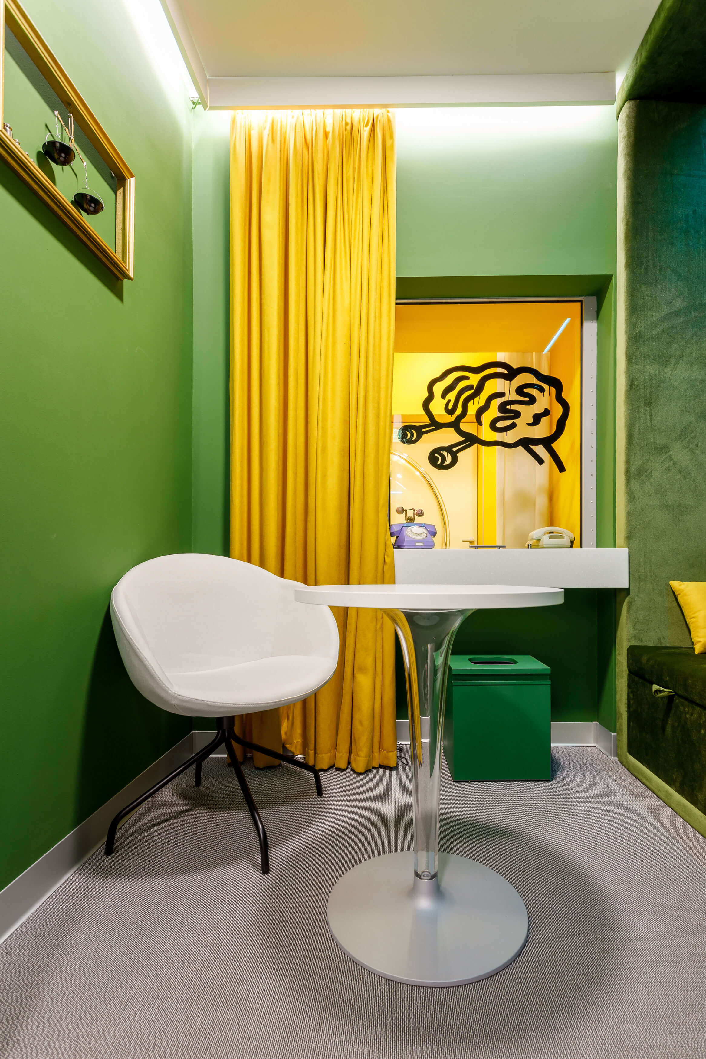 Кімната-трансформер. Невелика переговорка, наповнена затишком та сенсами!